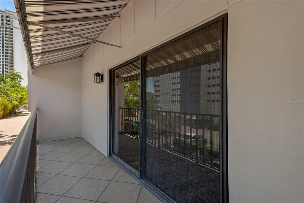 For Sale: $470,000 (2 beds, 1 baths, 1035 Square Feet)