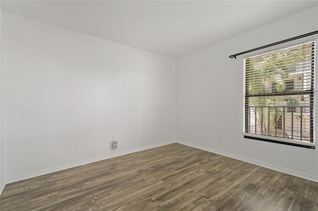 For Sale: $470,000 (2 beds, 1 baths, 1035 Square Feet)