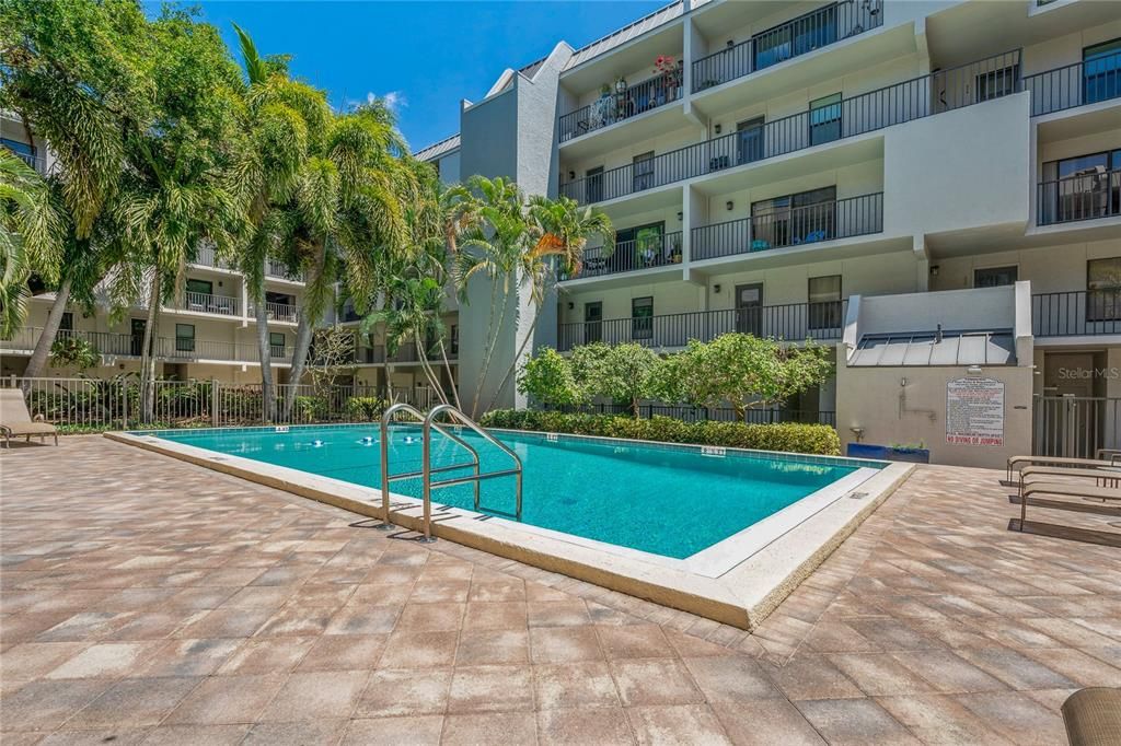 For Sale: $470,000 (2 beds, 1 baths, 1035 Square Feet)