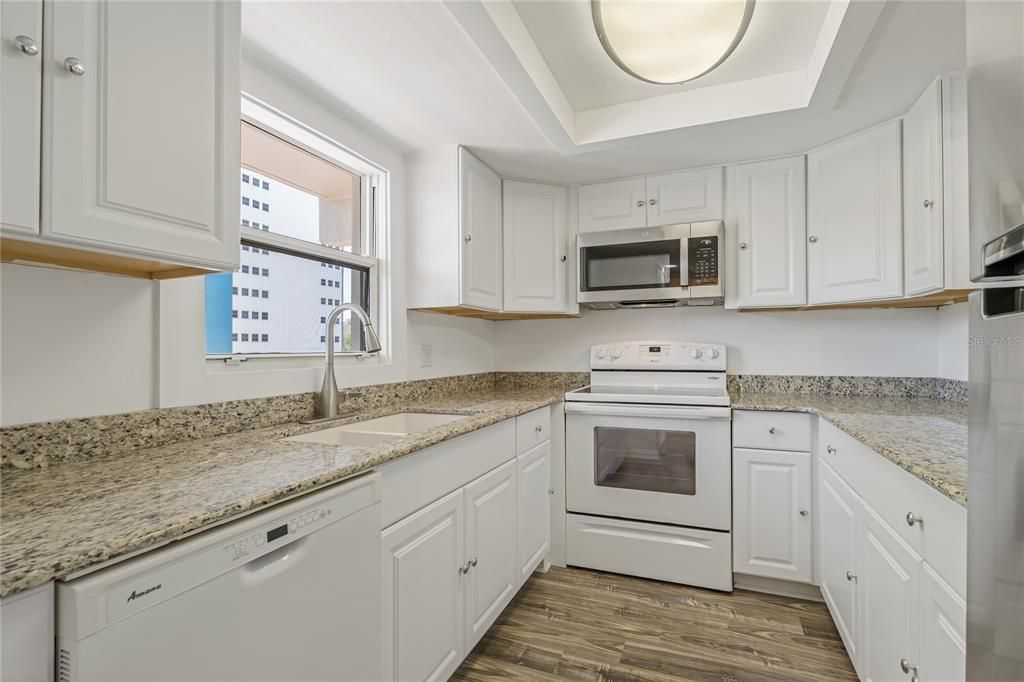 For Sale: $470,000 (2 beds, 1 baths, 1035 Square Feet)