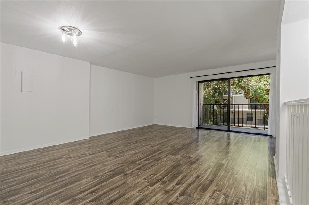 For Sale: $470,000 (2 beds, 1 baths, 1035 Square Feet)