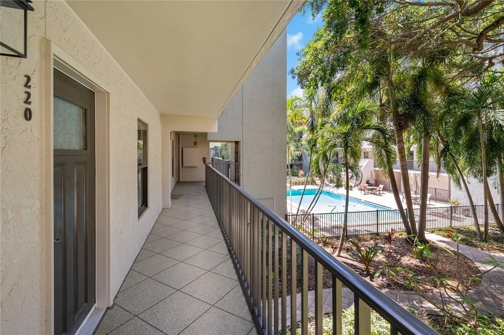 For Sale: $470,000 (2 beds, 1 baths, 1035 Square Feet)