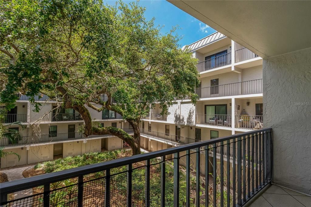 For Sale: $470,000 (2 beds, 1 baths, 1035 Square Feet)