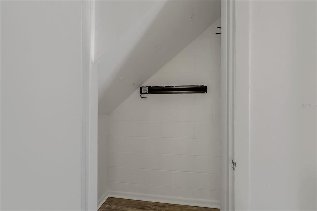 For Sale: $470,000 (2 beds, 1 baths, 1035 Square Feet)