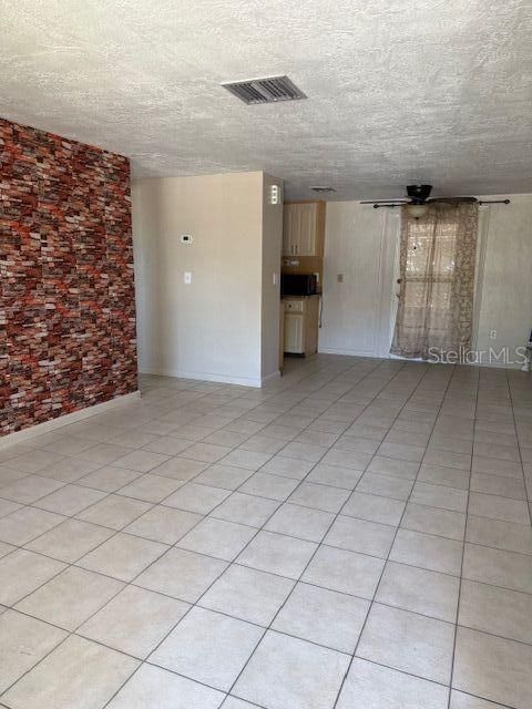 For Sale: $165,000 (2 beds, 1 baths, 1014 Square Feet)