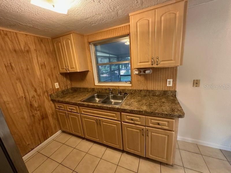 For Sale: $165,000 (2 beds, 1 baths, 1014 Square Feet)