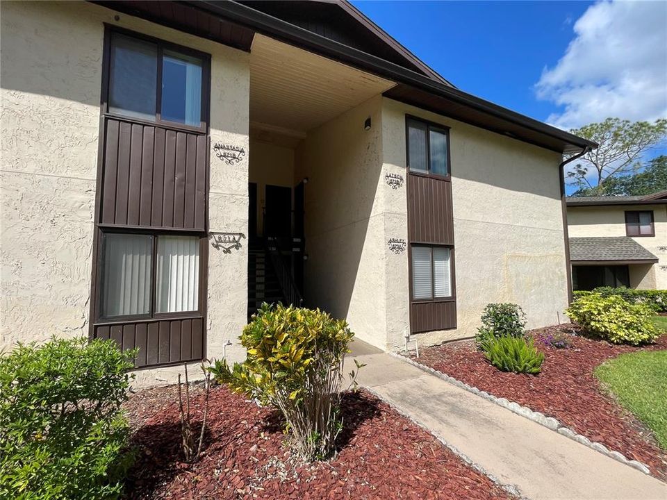 Recently Sold: $100,000 (2 beds, 1 baths, 986 Square Feet)