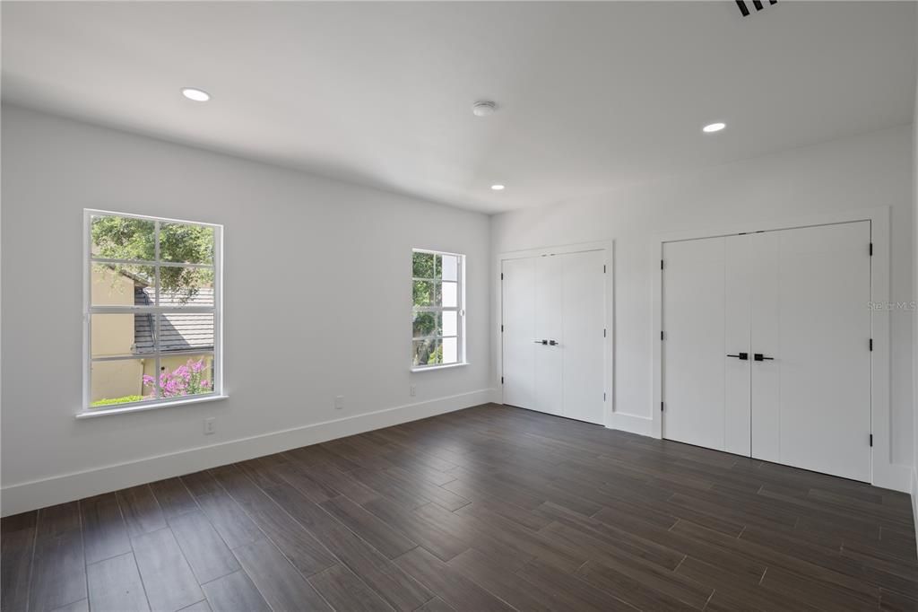 For Sale: $2,895,000 (5 beds, 5 baths, 5853 Square Feet)