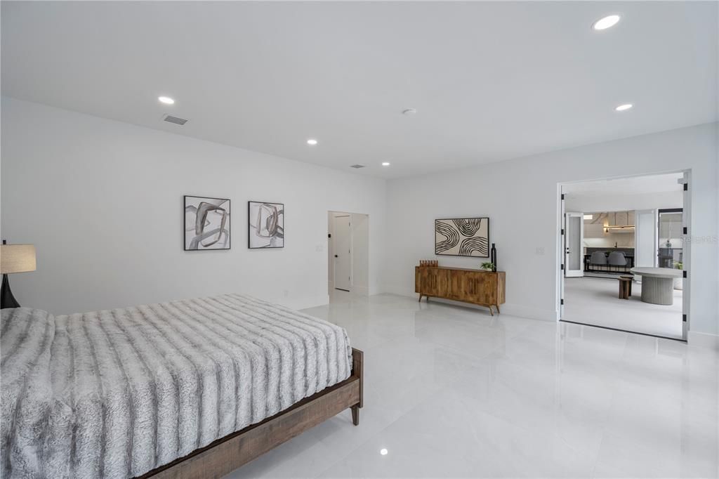 For Sale: $2,895,000 (5 beds, 5 baths, 5853 Square Feet)