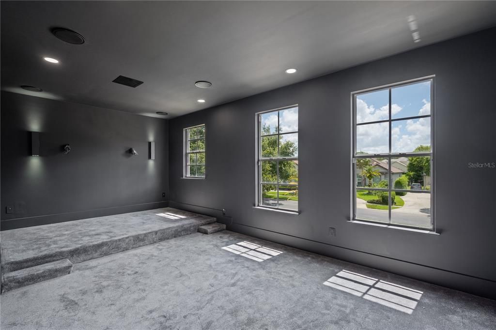 For Sale: $2,895,000 (5 beds, 5 baths, 5853 Square Feet)