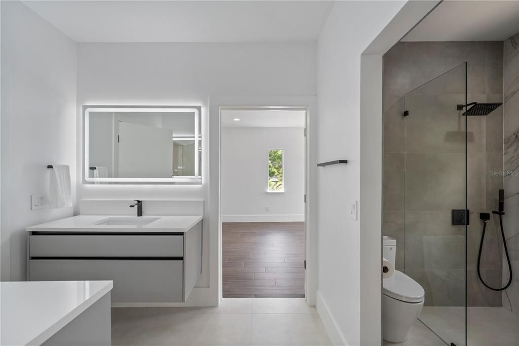 For Sale: $2,895,000 (5 beds, 5 baths, 5853 Square Feet)