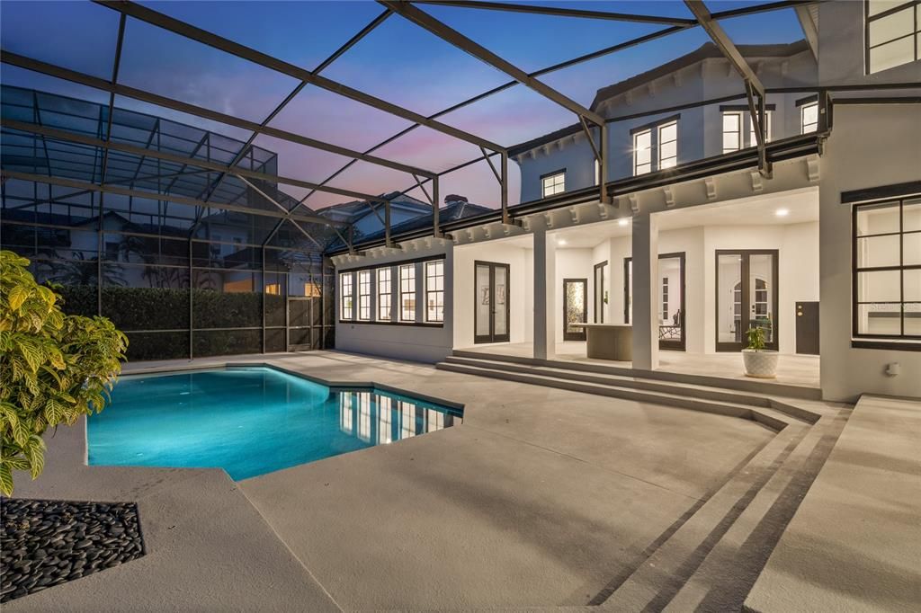 For Sale: $2,895,000 (5 beds, 5 baths, 5853 Square Feet)