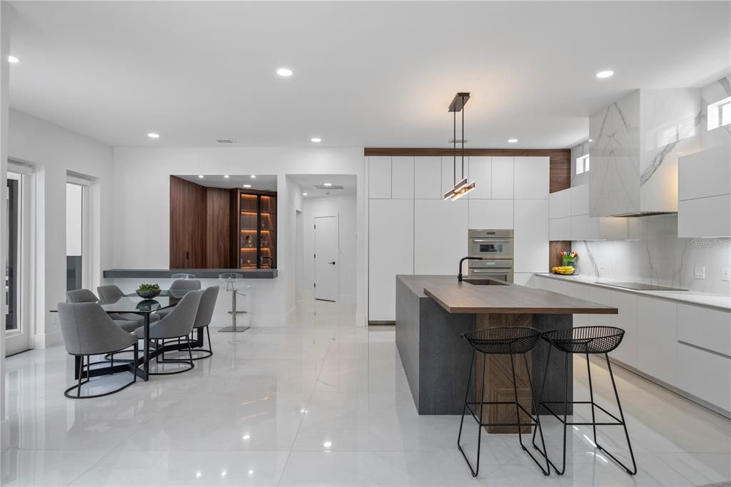 For Sale: $2,895,000 (5 beds, 5 baths, 5853 Square Feet)