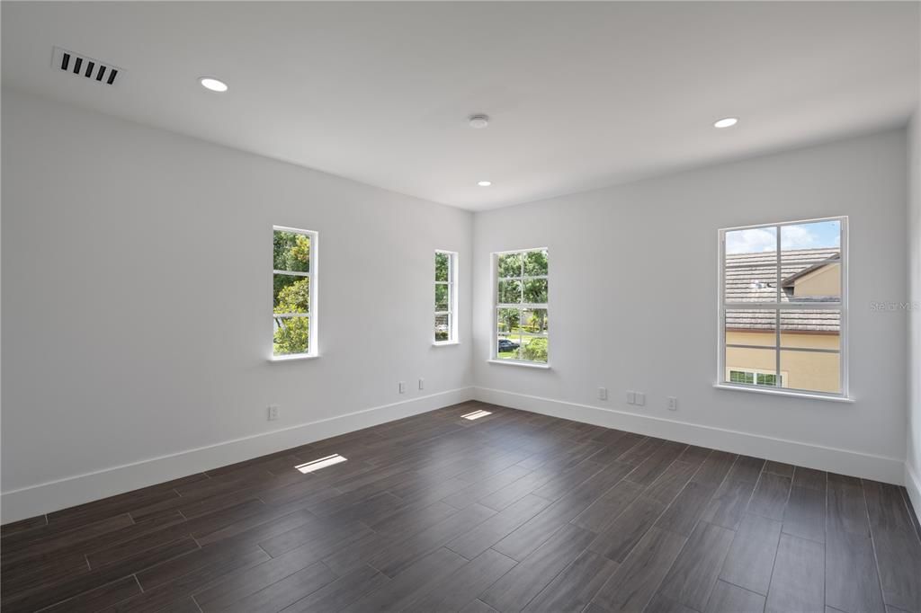 For Sale: $2,895,000 (5 beds, 5 baths, 5853 Square Feet)