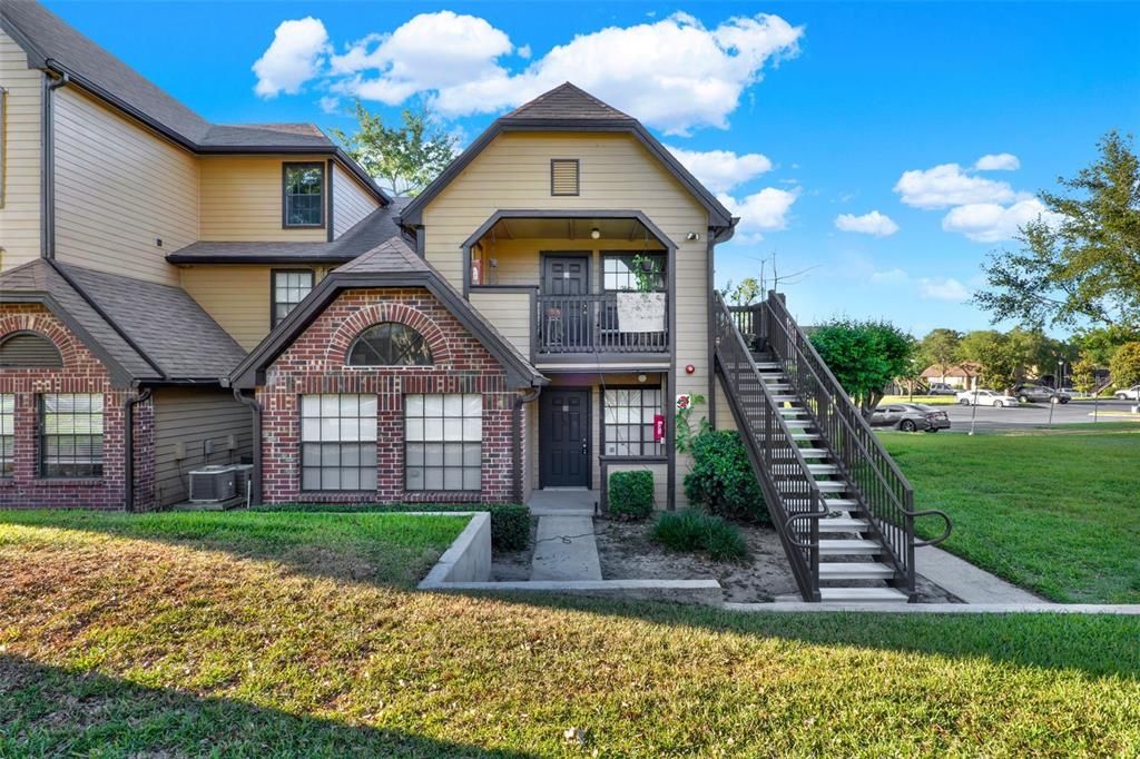 Vendido Recientemente: $159,900 (2 camas, 2 baños, 893 Pies cuadrados)