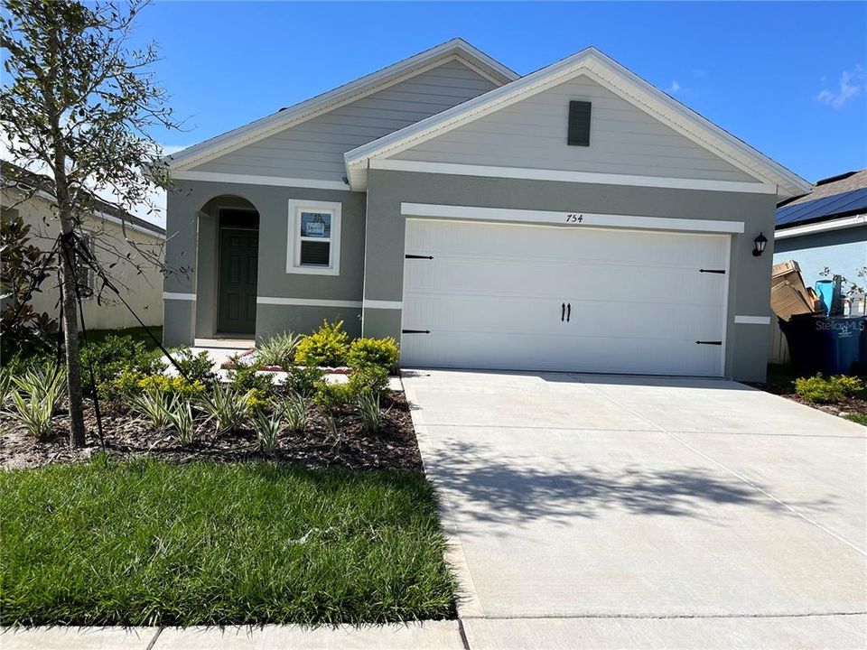 Recently Rented: $2,100 (3 beds, 2 baths, 1516 Square Feet)