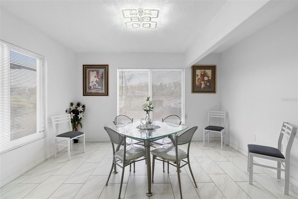 На продажу: $790,000 (4 спален, 4 ванн, 4304 Квадратных фут)