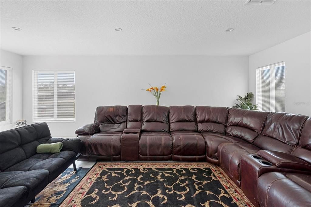 На продажу: $790,000 (4 спален, 4 ванн, 4304 Квадратных фут)