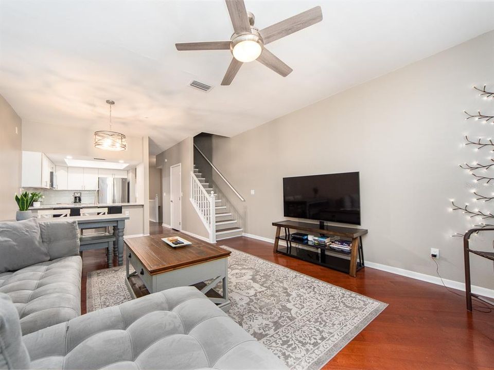 For Sale: $499,900 (3 beds, 3 baths, 1700 Square Feet)