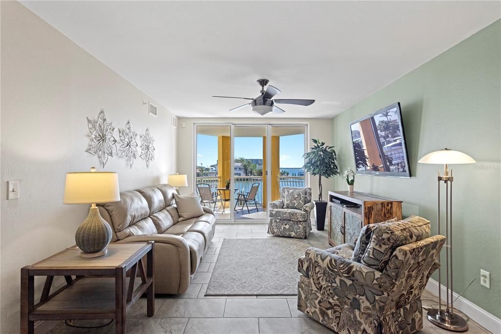 For Sale: $1,150,000 (3 beds, 3 baths, 2005 Square Feet)