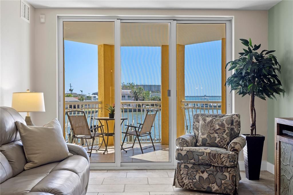 For Sale: $1,150,000 (3 beds, 3 baths, 2005 Square Feet)