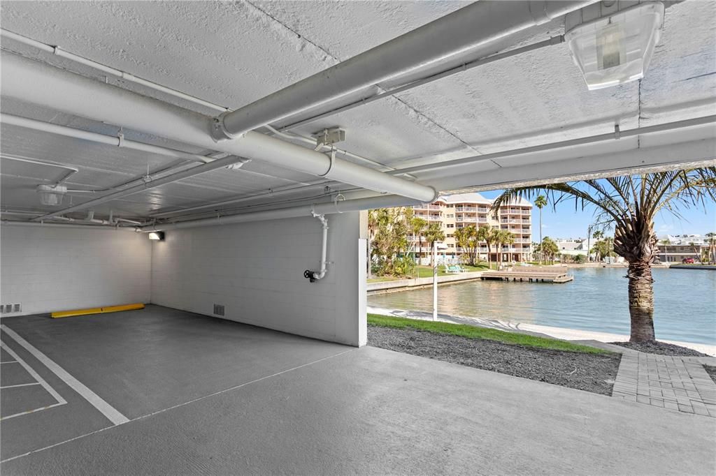 For Sale: $1,150,000 (3 beds, 3 baths, 2005 Square Feet)