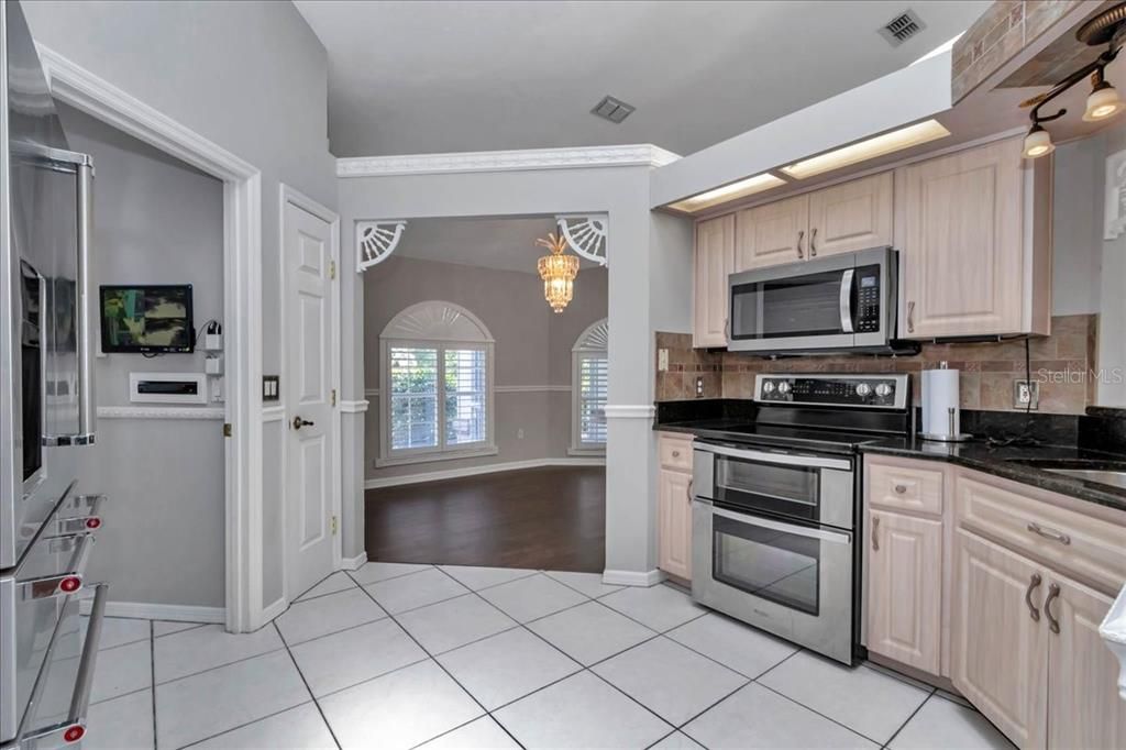 Active With Contract: $379,000 (3 beds, 2 baths, 1925 Square Feet)