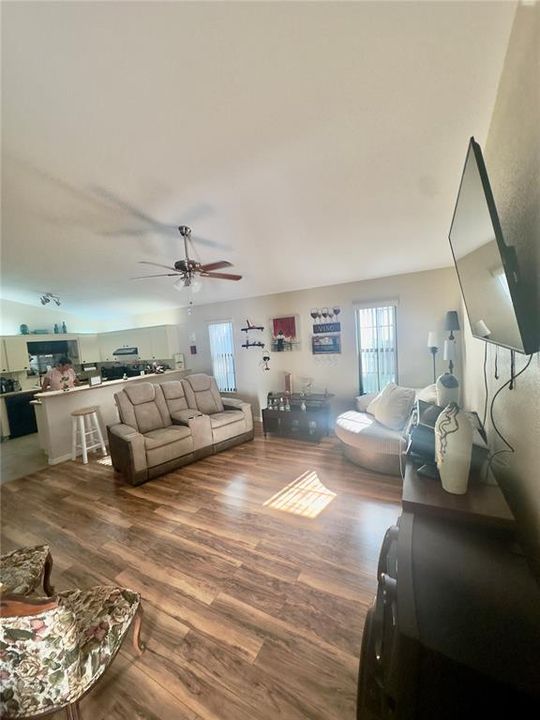 For Sale: $208,000 (3 beds, 2 baths, 1182 Square Feet)