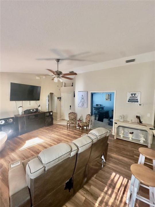 For Sale: $208,000 (3 beds, 2 baths, 1182 Square Feet)