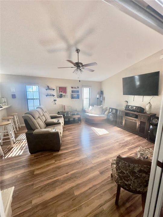 For Sale: $208,000 (3 beds, 2 baths, 1182 Square Feet)