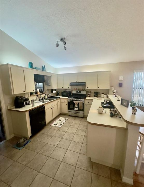 For Sale: $208,000 (3 beds, 2 baths, 1182 Square Feet)