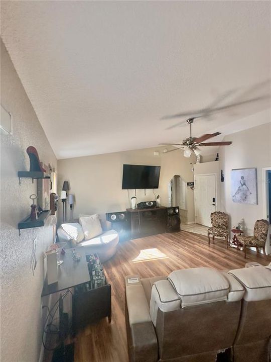 For Sale: $208,000 (3 beds, 2 baths, 1182 Square Feet)