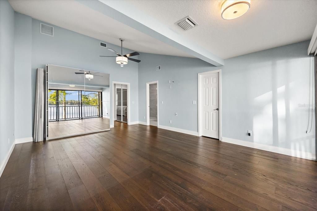 Под контрактом: $599,000 (2 спален, 2 ванн, 1718 Квадратных фут)