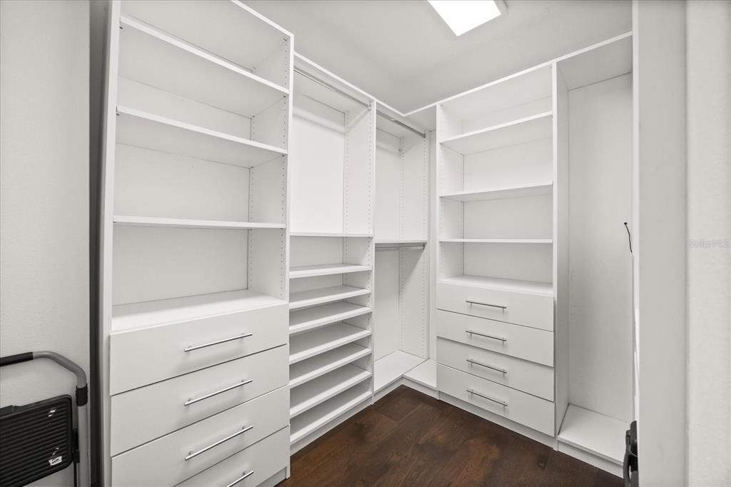 Под контрактом: $599,000 (2 спален, 2 ванн, 1718 Квадратных фут)