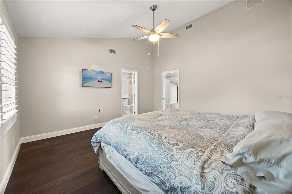 Под контрактом: $599,000 (2 спален, 2 ванн, 1718 Квадратных фут)