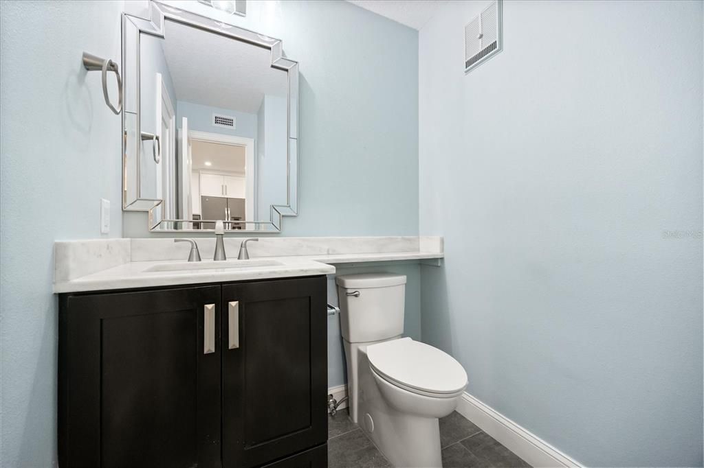 Под контрактом: $599,000 (2 спален, 2 ванн, 1718 Квадратных фут)