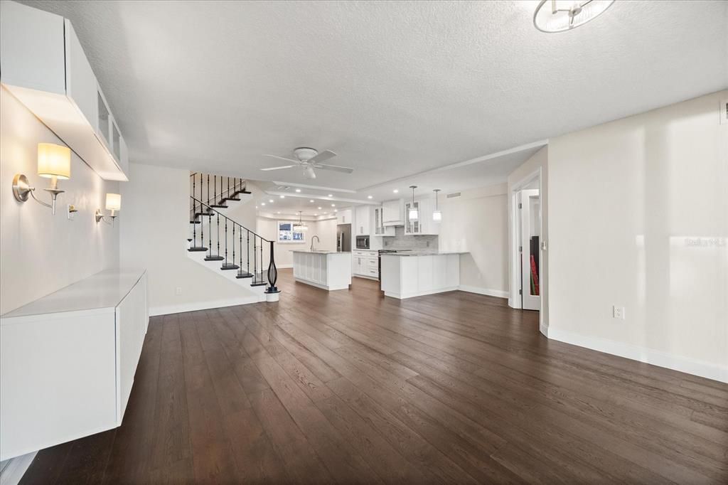 Под контрактом: $599,000 (2 спален, 2 ванн, 1718 Квадратных фут)