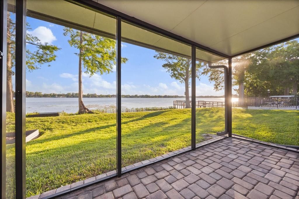 Под контрактом: $599,000 (2 спален, 2 ванн, 1718 Квадратных фут)