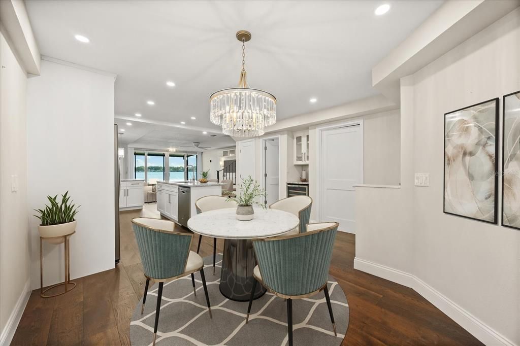 Под контрактом: $599,000 (2 спален, 2 ванн, 1718 Квадратных фут)