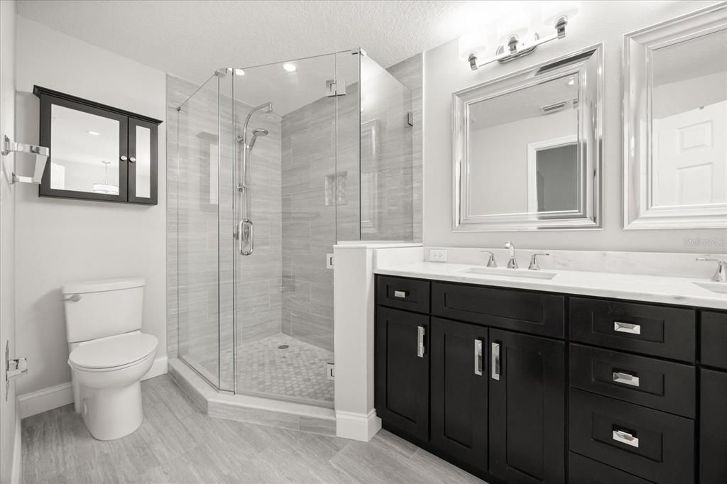 Под контрактом: $599,000 (2 спален, 2 ванн, 1718 Квадратных фут)