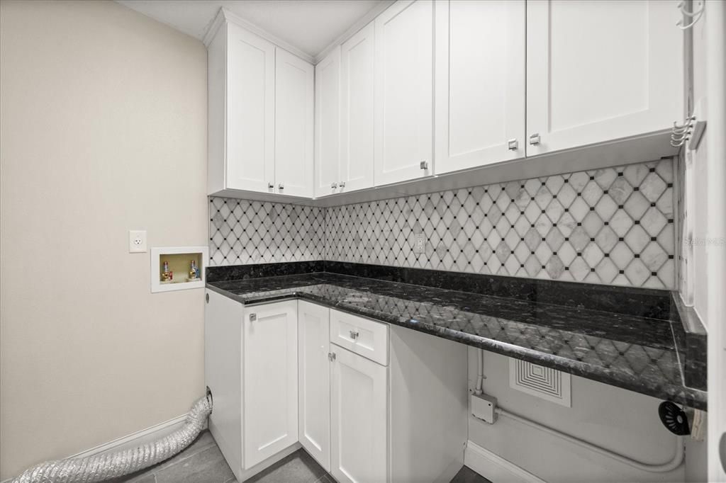 Под контрактом: $599,000 (2 спален, 2 ванн, 1718 Квадратных фут)