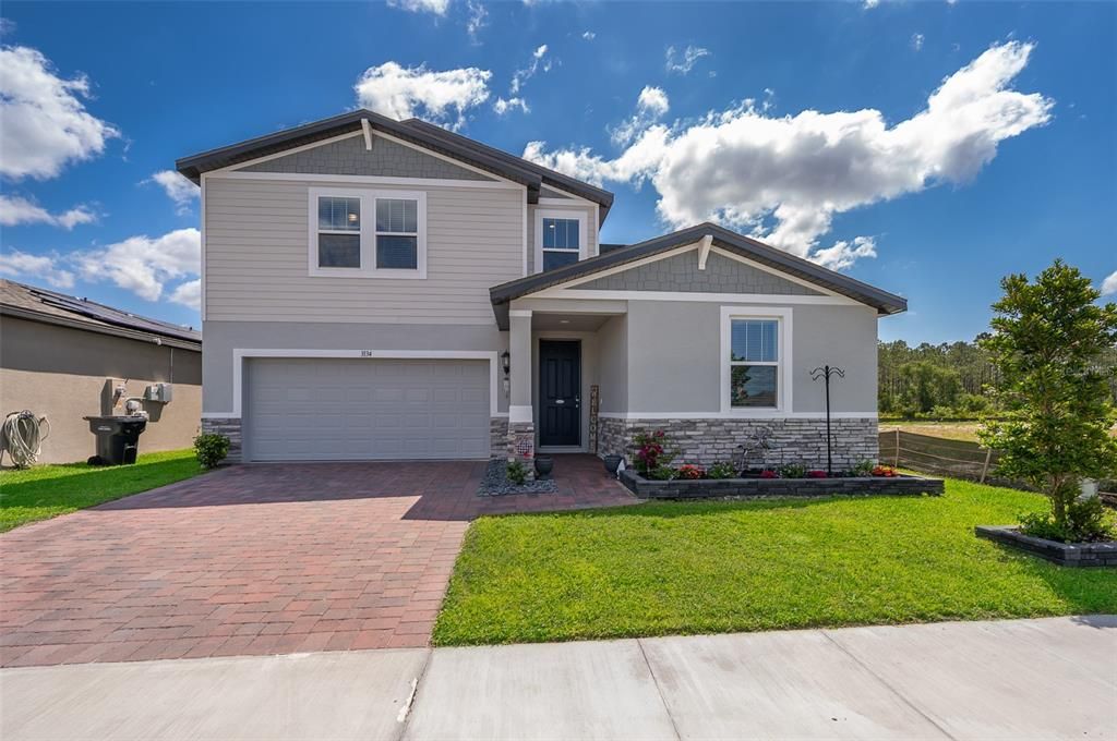Recently Sold: $349,999 (4 beds, 3 baths, 2704 Square Feet)