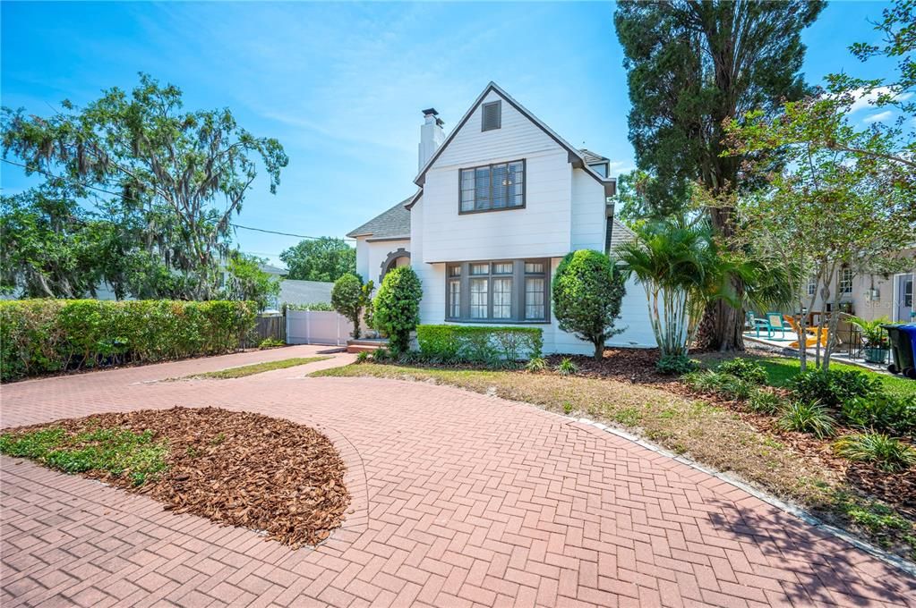 Active With Contract: $710,000 (4 beds, 2 baths, 3509 Square Feet)