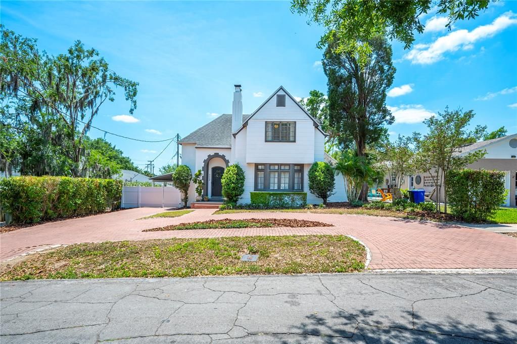 Active With Contract: $710,000 (4 beds, 2 baths, 3509 Square Feet)