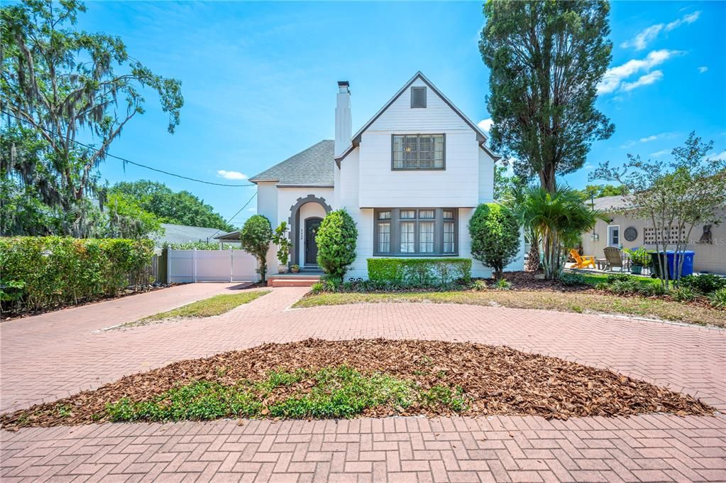 Active With Contract: $710,000 (4 beds, 2 baths, 3509 Square Feet)