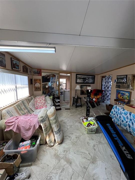 For Sale: $79,900 (1 beds, 2 baths, 739 Square Feet)