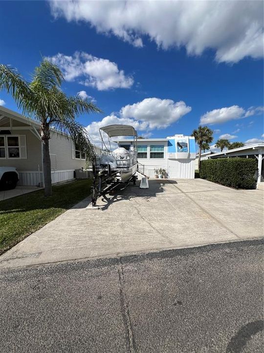 For Sale: $79,900 (1 beds, 2 baths, 739 Square Feet)