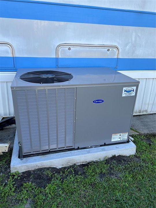 For Sale: $79,900 (1 beds, 2 baths, 739 Square Feet)