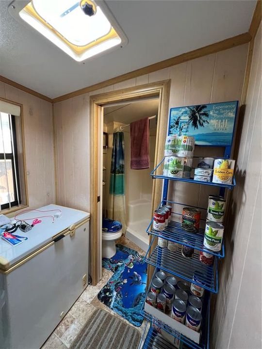 For Sale: $79,900 (1 beds, 2 baths, 739 Square Feet)