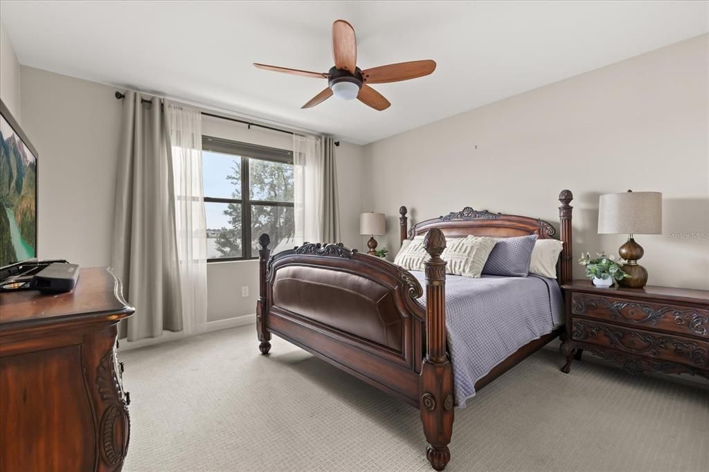 待售: $442,000 (2 贝兹, 2 浴室, 1402 平方英尺)